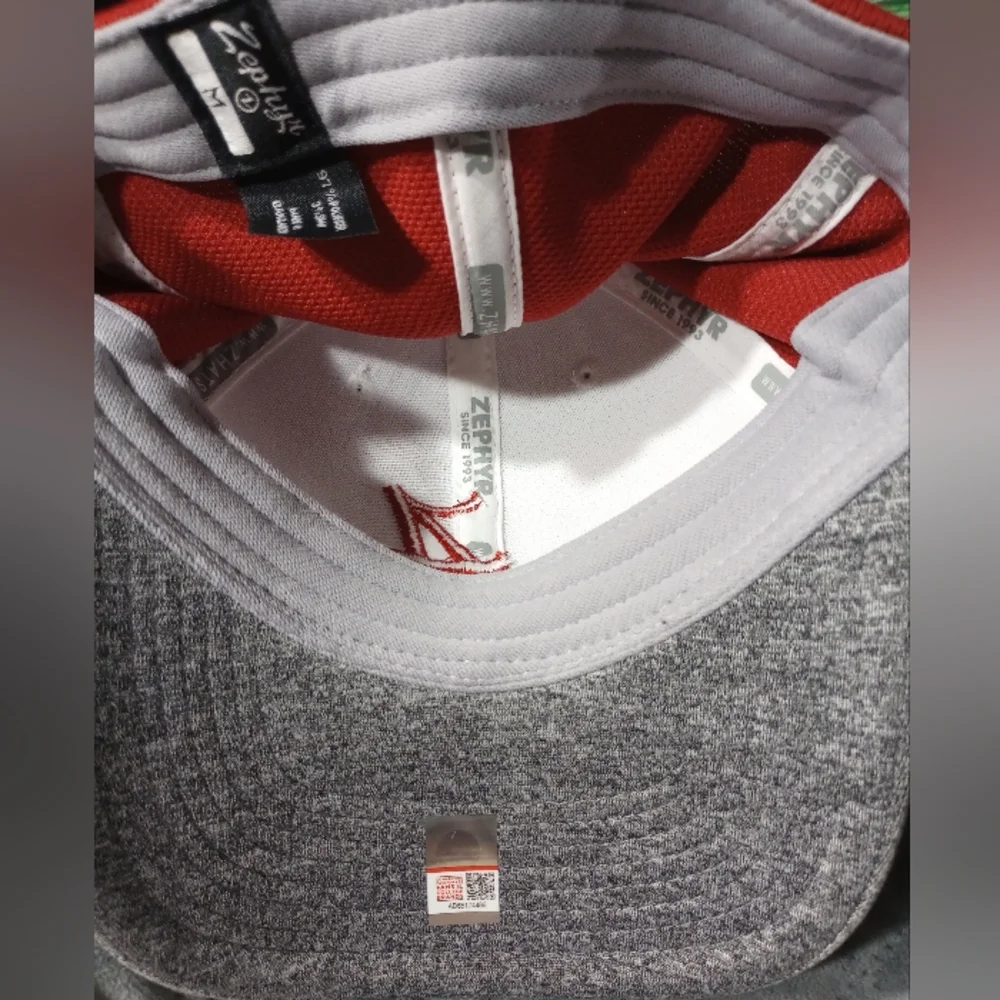 NWT Alabama Crimson Tide NCAA Zephyr Fitted Medium Hat Football Sports Red White